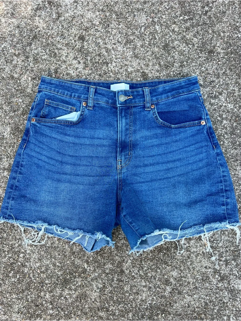 H&M High Rise Medium Wash Denim Shorts Frayed Raw Hem Women’s Size 10